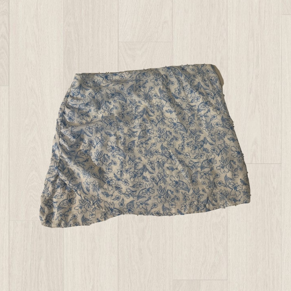 Le Lis Blue and White Floral Mini Skirt